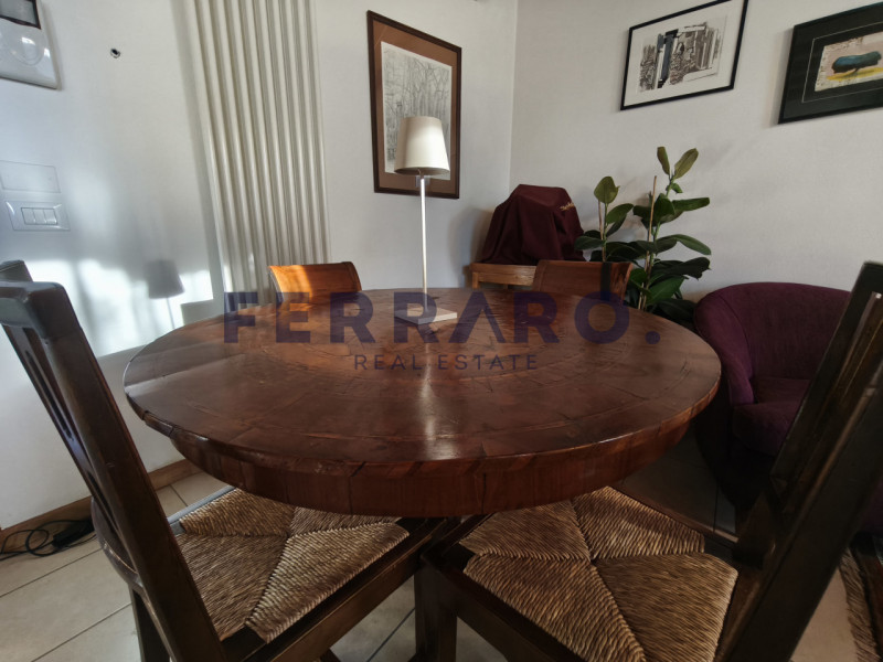 Paese, Castagnole – Codice YA4

In un affascinante contesto residenziale storico, all’interno di ...