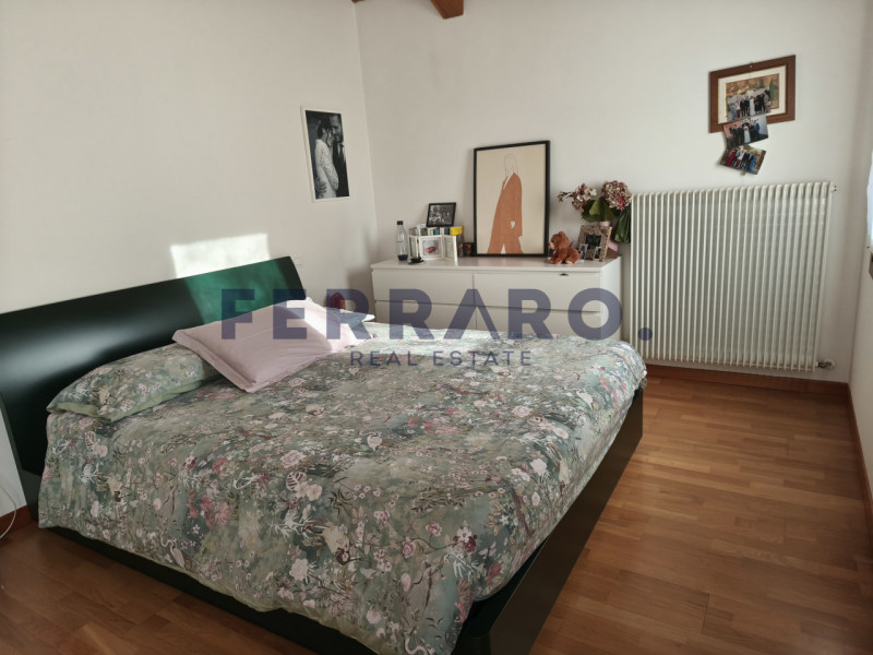 Paese, Castagnole – Codice YA4

In un affascinante contesto residenziale storico, all’interno di ...