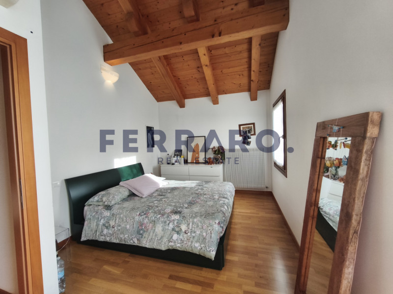 Paese, Castagnole – Codice YA4

In un affascinante contesto residenziale storico, all’interno di ...