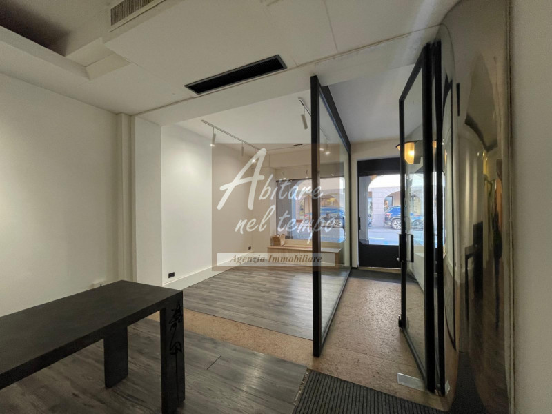 CITTADELLA - CENTRO STORICO - VIA GARIBALDI

Proponiamo in locazione un bellissimo negozio vetrin...