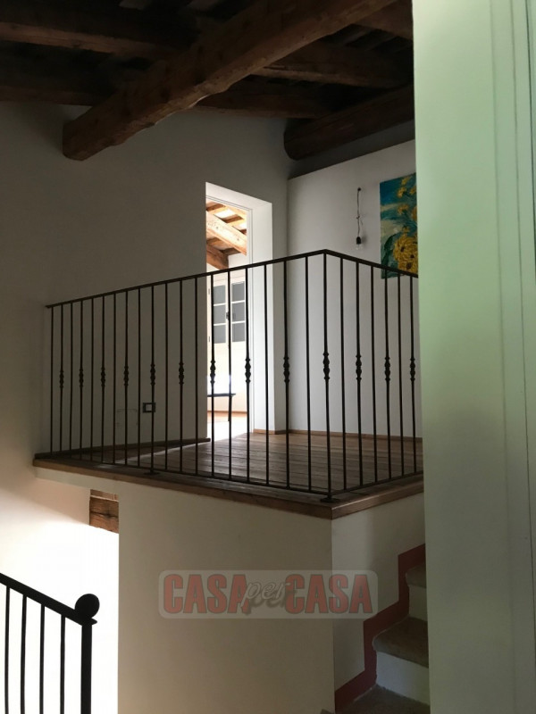 Immerso nel cuore verde dei Colli Euganei, proponiamo in vendita uno splendido rustico di circa 3...