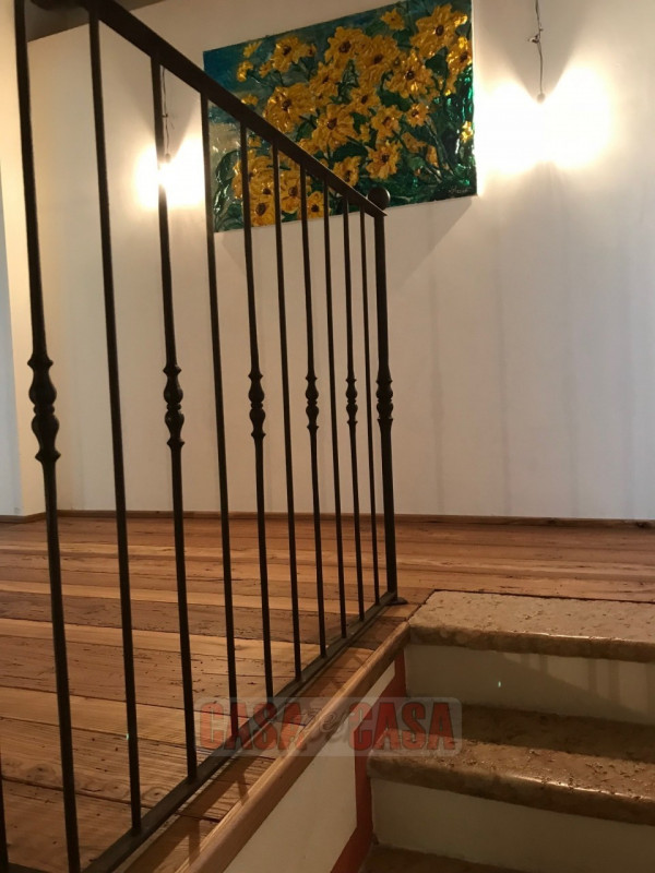 Immerso nel cuore verde dei Colli Euganei, proponiamo in vendita uno splendido rustico di circa 3...