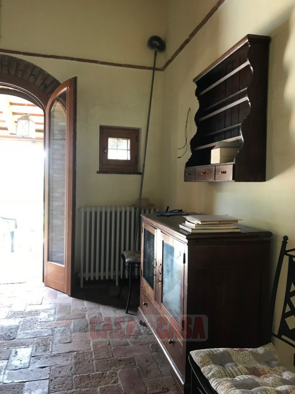 Immerso nel cuore verde dei Colli Euganei, proponiamo in vendita uno splendido rustico di circa 3...