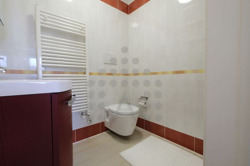 In recente palazzina al confine tra Abano Terme e Montegrotto, a 950 m dal Policlinico di Abano, ...