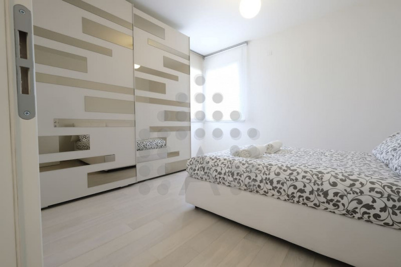 In recente palazzina al confine tra Abano Terme e Montegrotto, a 950 m dal Policlinico di Abano, ...