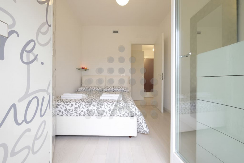 In recente palazzina al confine tra Abano Terme e Montegrotto, a 950 m dal Policlinico di Abano, ...