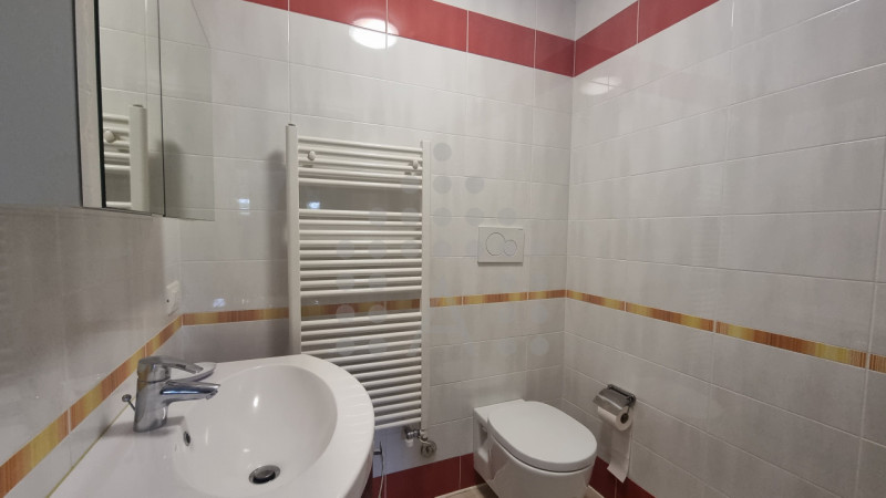 In recente palazzina al confine tra Abano Terme e Montegrotto, a 950 m dal Policlinico di Abano, ...