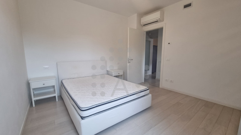 In recente palazzina al confine tra Abano Terme e Montegrotto, a 950 m dal Policlinico di Abano, ...