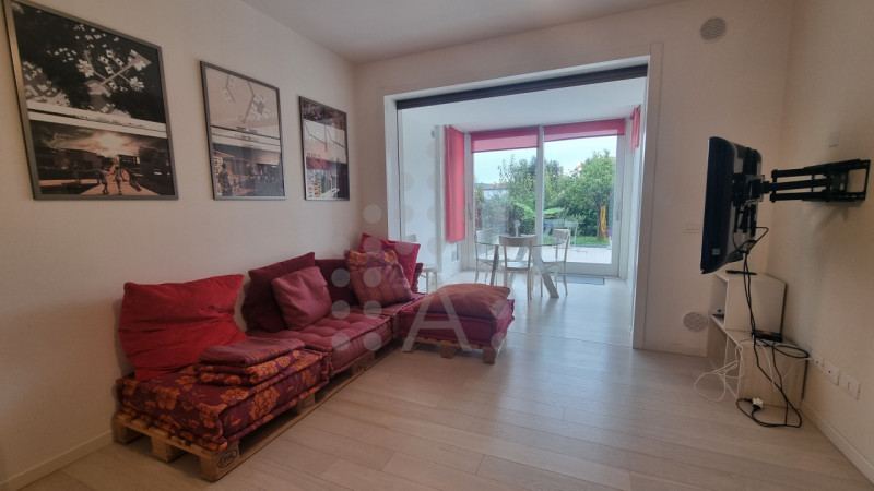 In recente palazzina al confine tra Abano Terme e Montegrotto, a 950 m dal Policlinico di Abano, ...