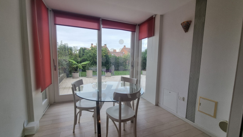 In recente palazzina al confine tra Abano Terme e Montegrotto, a 950 m dal Policlinico di Abano, ...