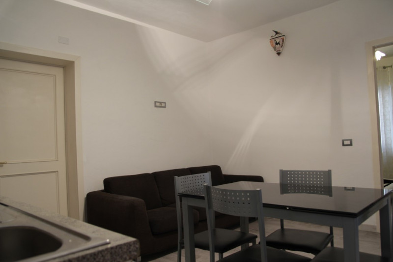 LONGARA. Non ti piace l'idea di vivere in condominio? Hai sempre sognato una casetta anche piccol...