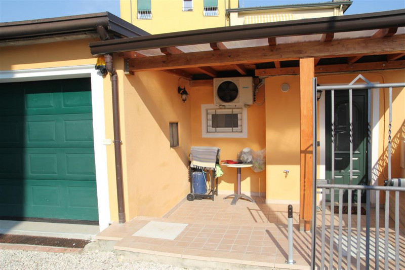 LONGARA. Non ti piace l'idea di vivere in condominio? Hai sempre sognato una casetta anche piccol...