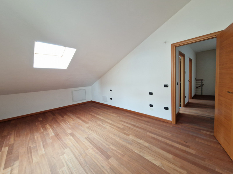 Zona tranquilla, ad un passo da tutti i servizi. Immobile di recente edificazione mai abitato. Di...