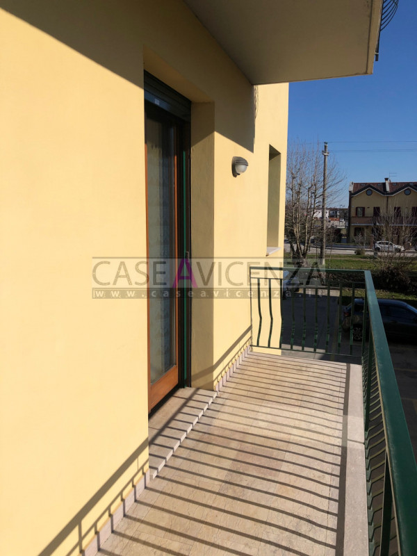 GRUMOLO DELLE ABBADESSE -C.E.E.- MINI appartamento ARREDATO sito al piano SECONDO E ULTIMO compos...