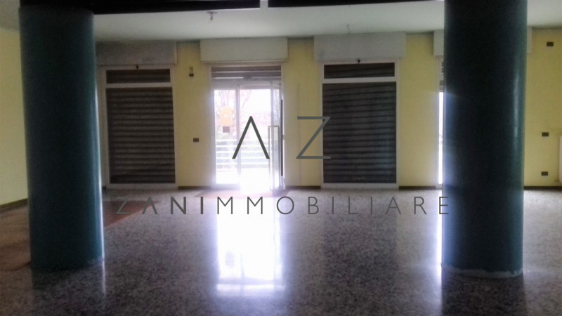 Scopri un'opportunità unica a Castelfranco Veneto! In una zona residenziale strategica, adiacente...