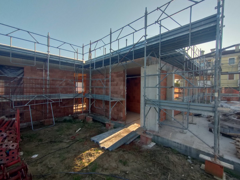 Longare. ULTIMA VILLETTA. La semplicità è sempre bella. Ed è con questa prerogativa che abbiamo p...