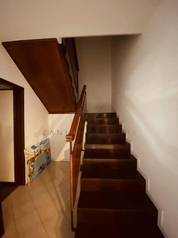 Proponiamo in vendita, vicino al centro di Castelfranco Veneto, in zona ben servita, un appartame...