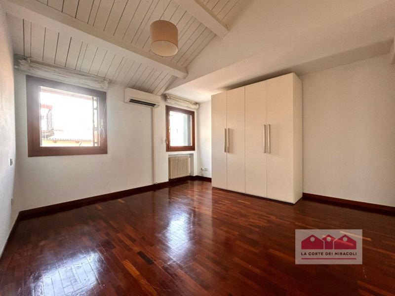 SAN BIAGIO: SPLENDIDO BICAMERE DI 120 MQ., PIANO 2° CON ASCENSORE. SOGGIORNO CON SOPPALCO,  CUCIN...