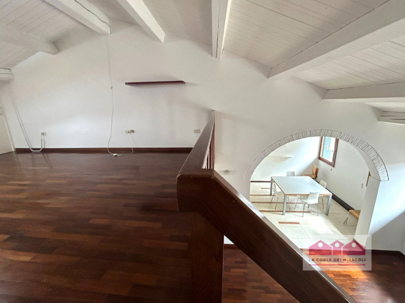 SAN BIAGIO: SPLENDIDO BICAMERE DI 120 MQ., PIANO 2° CON ASCENSORE. SOGGIORNO CON SOPPALCO,  CUCIN...