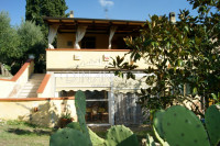 Porzione di casale con terreno, zona collinare e panoramica, toscana