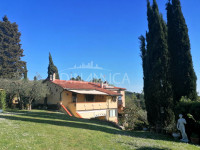 Porzione di casale con terreno, zona collinare e panoramica, toscana