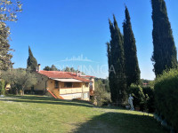 Porzione di casale con terreno, zona collinare e panoramica, toscana