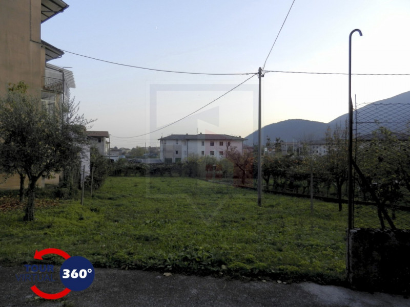 DIECI BUONI MOTIVI PER NON FARTI SFUGGIRE QUESTA OCCASIONE:

1) Ingresso indipendente;
2) Ampio g...