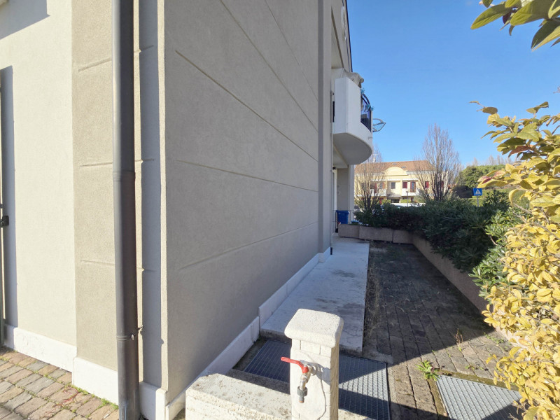 LANCENIGO DI VILLORBA in recente complesso residenziale affittasi a referenziati con redditi docu...