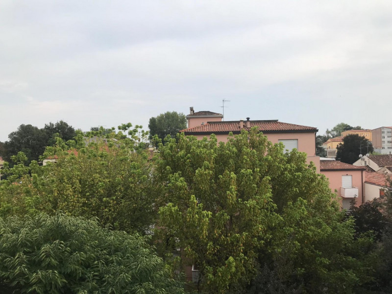 Istituti-Ospedali, monolocale al terzo piano, interno, con ascensore composto da: Ingresso, angol...