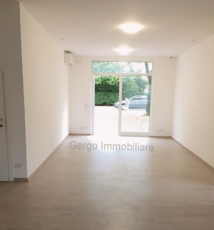 (Per INFO Roberto 3453195338) A Montebelluna, poco distante dal centro, proponiamo in affitto ott...