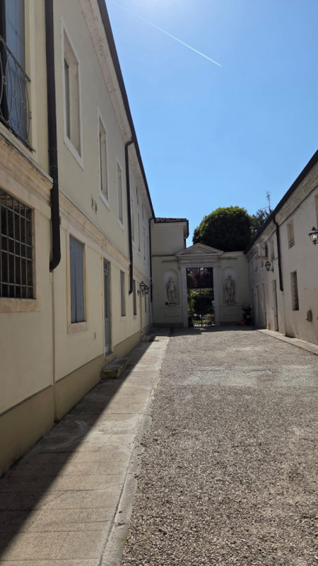 In contrà San Marco, in palazzo storico, graziosissimo mini ideale come pied-a-terre al piano ter...