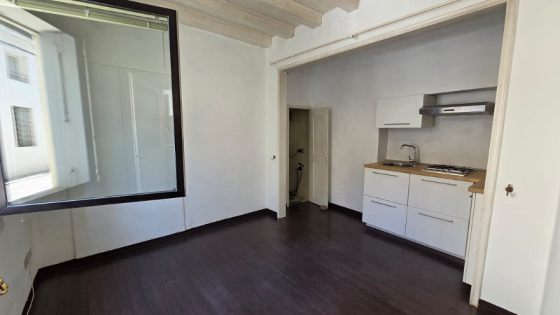 In contrà San Marco, in palazzo storico, graziosissimo mini ideale come pied-a-terre al piano ter...