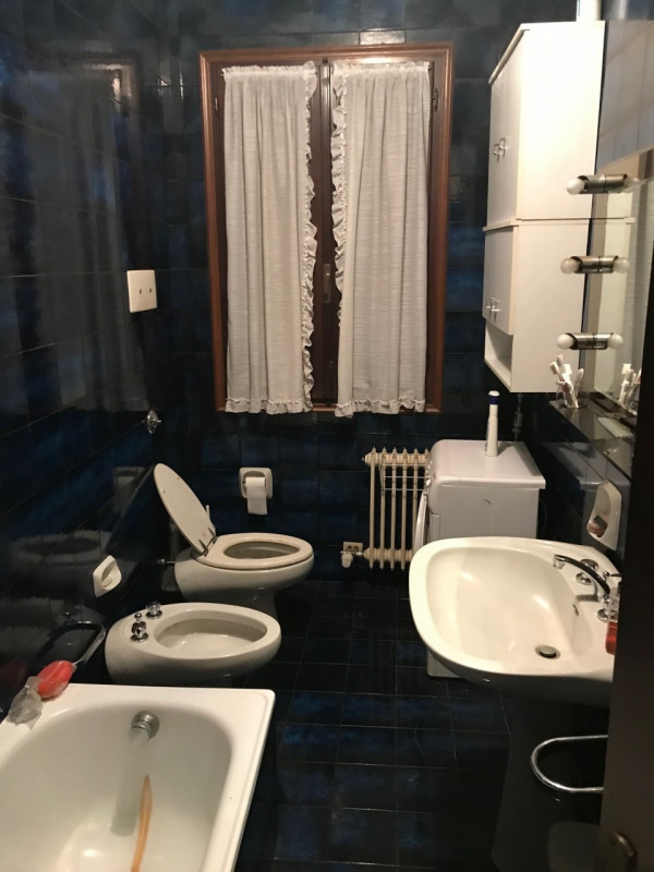 ULTIMO PIANO APPARTAMENTO PARTE MANSARDATO CON GRANDE TERRAZZA ABITABILE. INGRESSO SALONE, CUCINA...