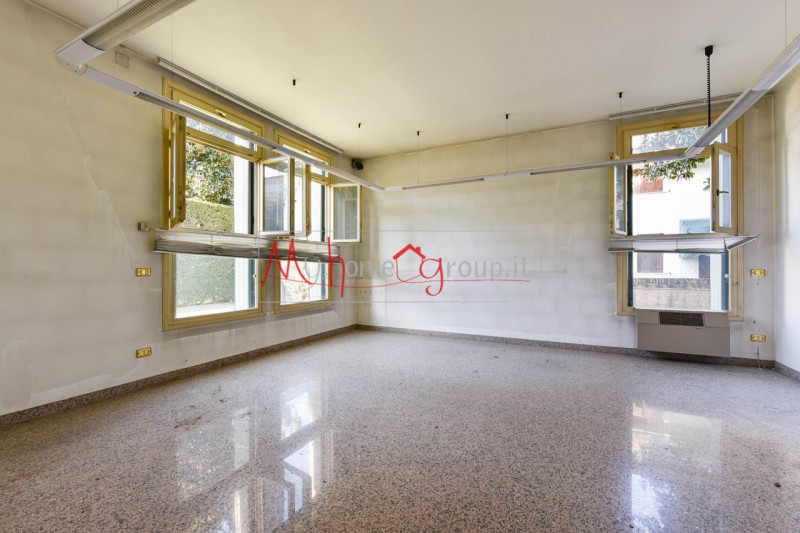PADOVA – Quartiere Paltana (Rif: COM-MA4-P). In elegante contesto direzionale, a pochi minuti dal...