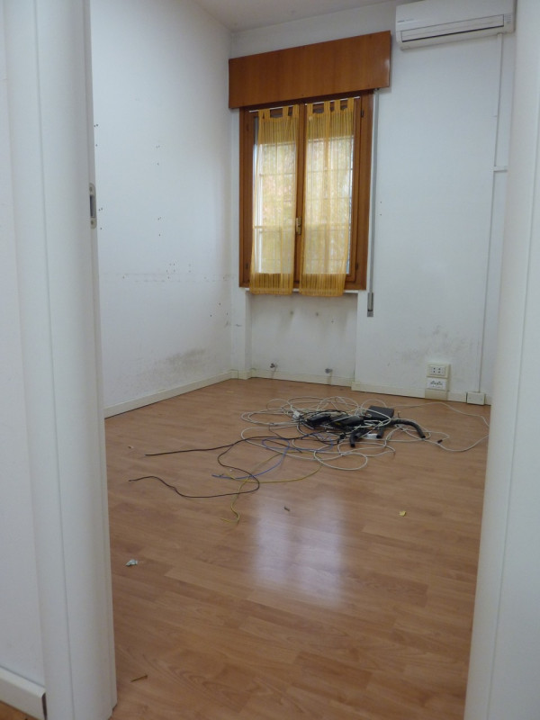 A Carità di Villorba (TV), proponiamo in affitto negozio di 45 mq al piano terra, composto da: zo...