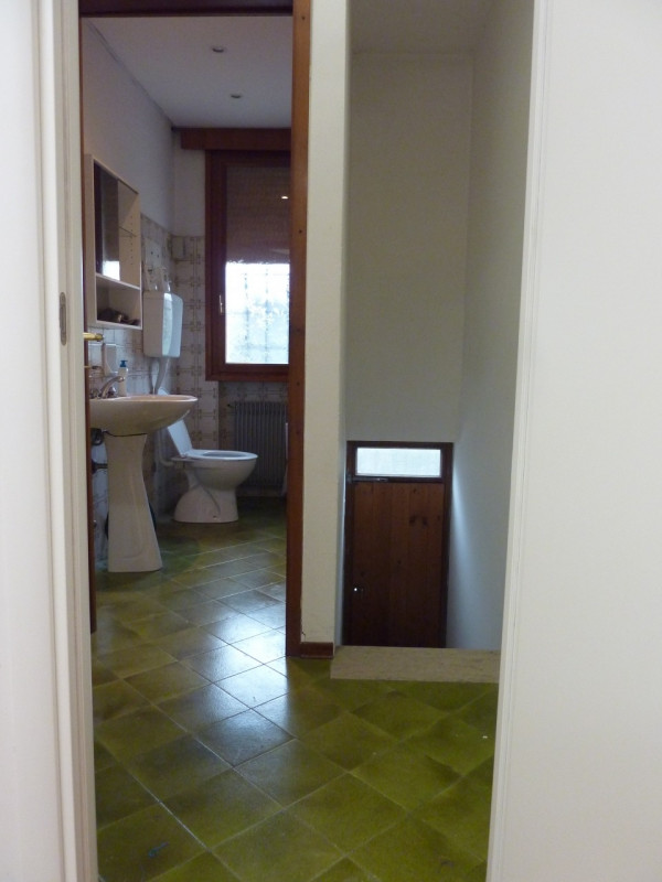 A Carità di Villorba (TV), proponiamo in affitto negozio di 45 mq al piano terra, composto da: zo...