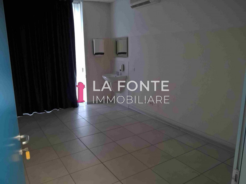 Vigonza Centro, Prestigioso Ufficio Mq 530, Suddiviso. Già Poliambulatorio. Ingresso/Attesa con D...