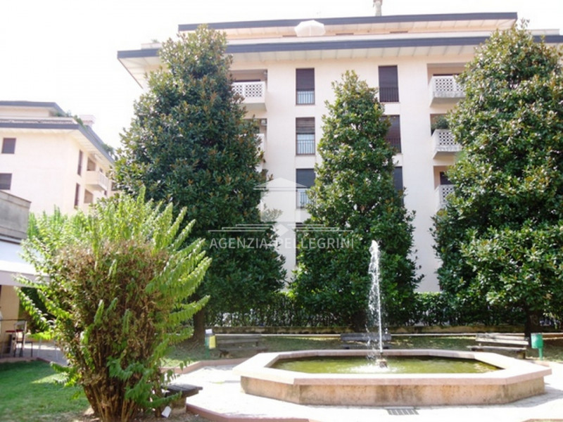 ELEGANTE BICAMERE CON TERRAZZO in laterale di CORSO PADOVA.
Circa 92 mq effettivi CON AMPIO TERRA...