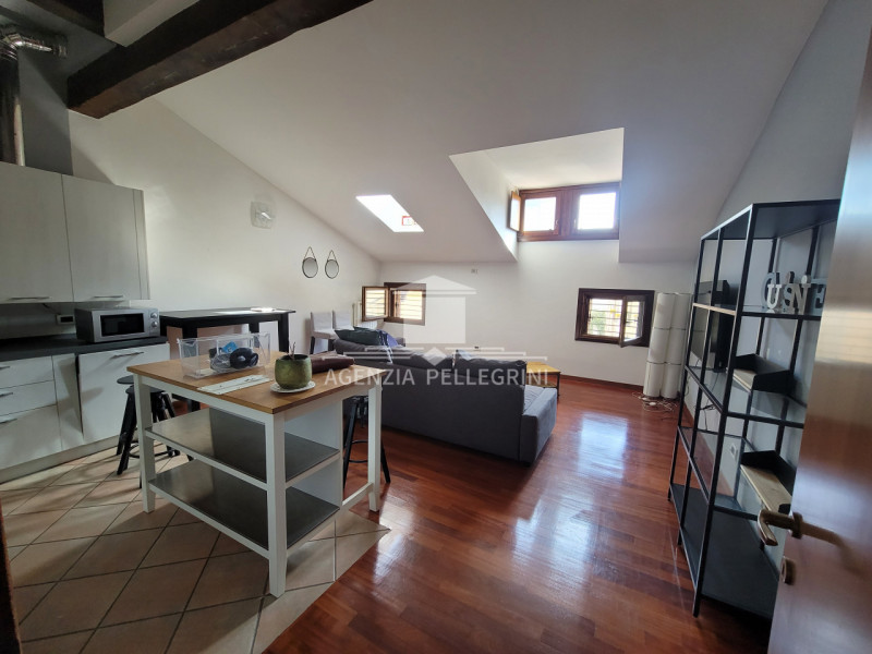 AFFITTO IN CENTRO STORICO A VICENZA,  PRESTIGIOSO APPARTAMENTO ARREDATO ALL’ULTIMO PIANO IN PIENO...