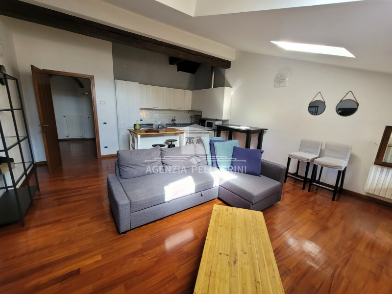 AFFITTO IN CENTRO STORICO A VICENZA,  PRESTIGIOSO APPARTAMENTO ARREDATO ALL’ULTIMO PIANO IN PIENO...