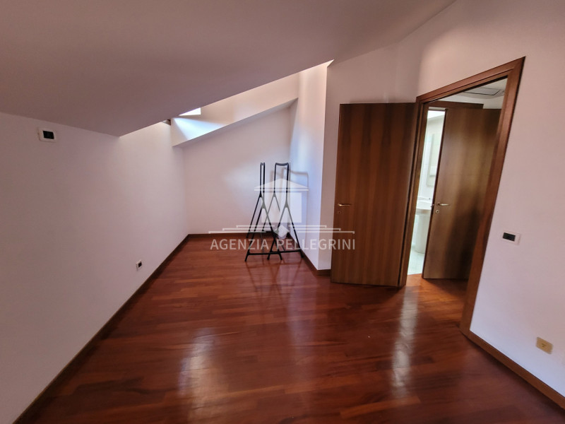 AFFITTO IN CENTRO STORICO A VICENZA,  PRESTIGIOSO APPARTAMENTO ARREDATO ALL’ULTIMO PIANO IN PIENO...