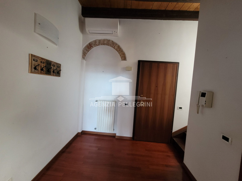 AFFITTO IN CENTRO STORICO A VICENZA,  PRESTIGIOSO APPARTAMENTO ARREDATO ALL’ULTIMO PIANO IN PIENO...