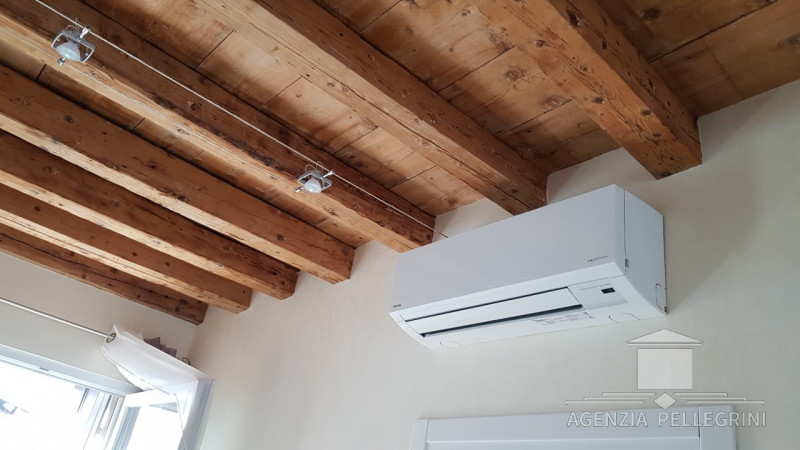 CENTRO STORICO  Affittasi raffinato appartamento bicamere completamente arredato, in una palazzin...