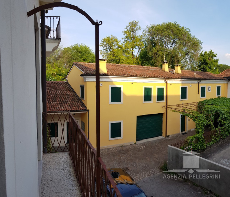 CENTRO STORICO  Affittasi raffinato appartamento bicamere completamente arredato, in una palazzin...