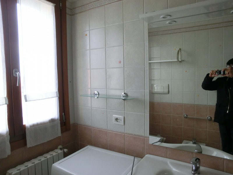 Veggiano, miniappartamento recente inserito all'ultimo piano (2° piano) in un edificio di 4 unità...