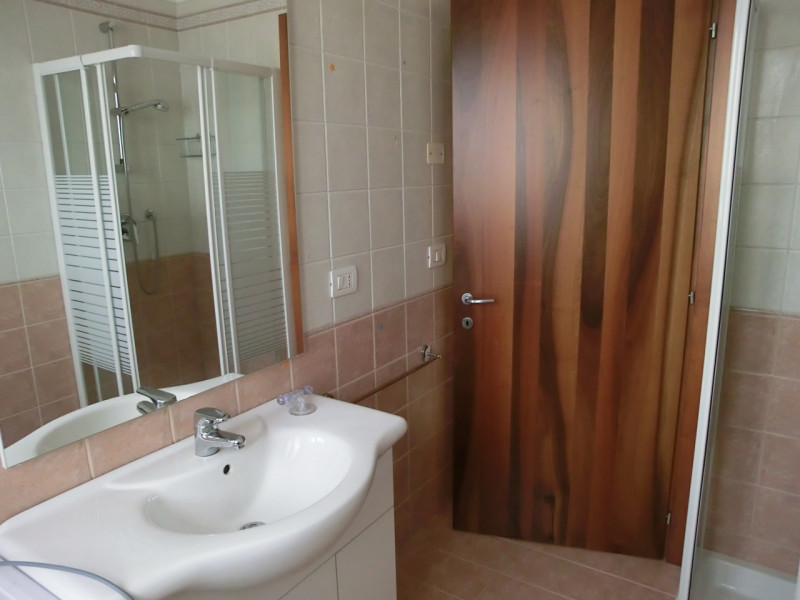 Veggiano, miniappartamento recente inserito all'ultimo piano (2° piano) in un edificio di 4 unità...