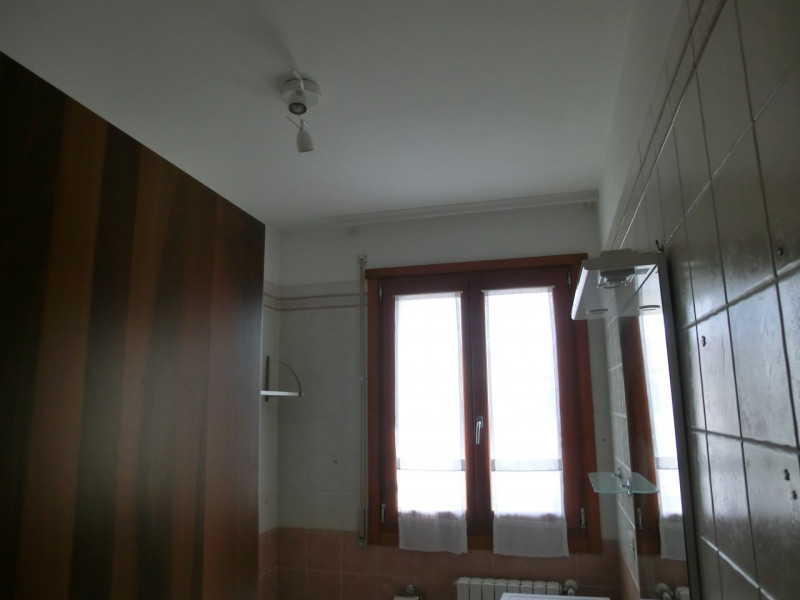 Veggiano, miniappartamento recente inserito all'ultimo piano (2° piano) in un edificio di 4 unità...