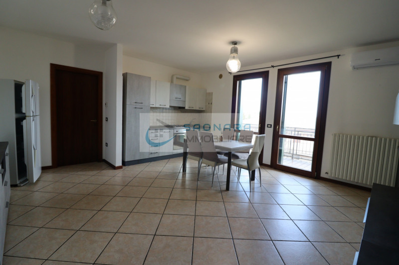 Villatora: appartamento al piano secondo di un fabbricato residenziale con negozi al piano terra ...