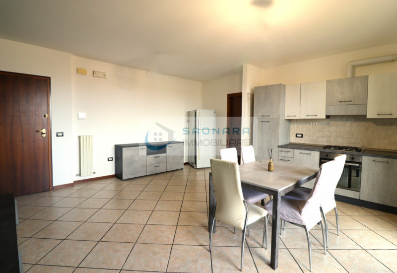 Villatora: appartamento al piano secondo di un fabbricato residenziale con negozi al piano terra ...