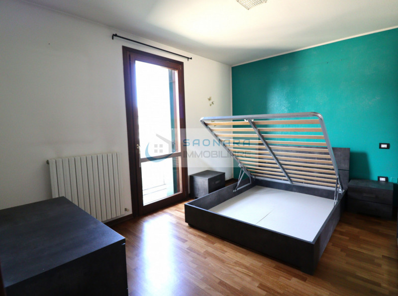 Villatora: appartamento al piano secondo di un fabbricato residenziale con negozi al piano terra ...